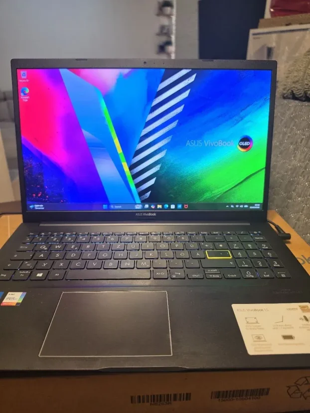 ASUS VivoBook 15 OLED / i7-1165G7 / 16GB RAM / 512GB SSD - slika 1