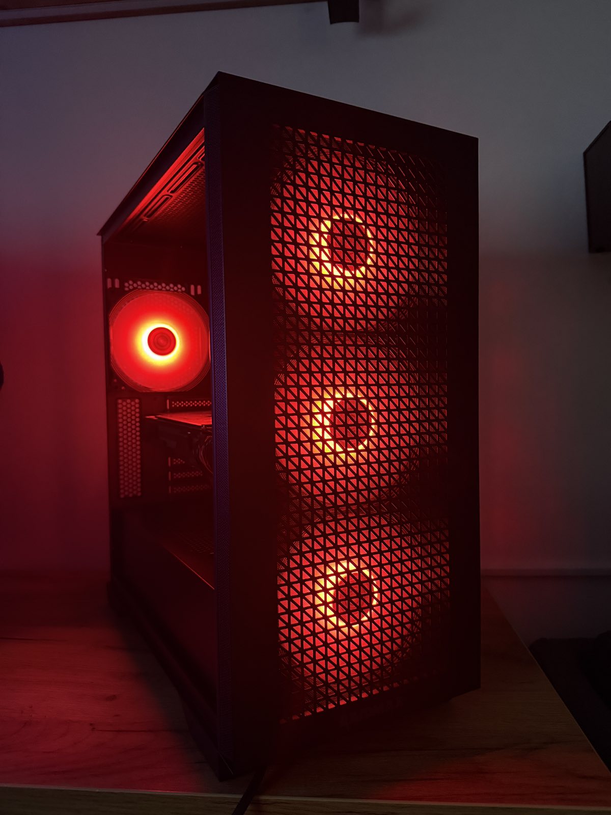 GAMING PC AMD Ryzen 2600x/RX Vega 64 8GB/ 16GB DDR4/1tb nvme SSD - slika 4