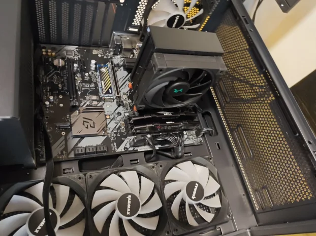 5700x3d , B550 , 1tb gen4,  seasonic - slika 3