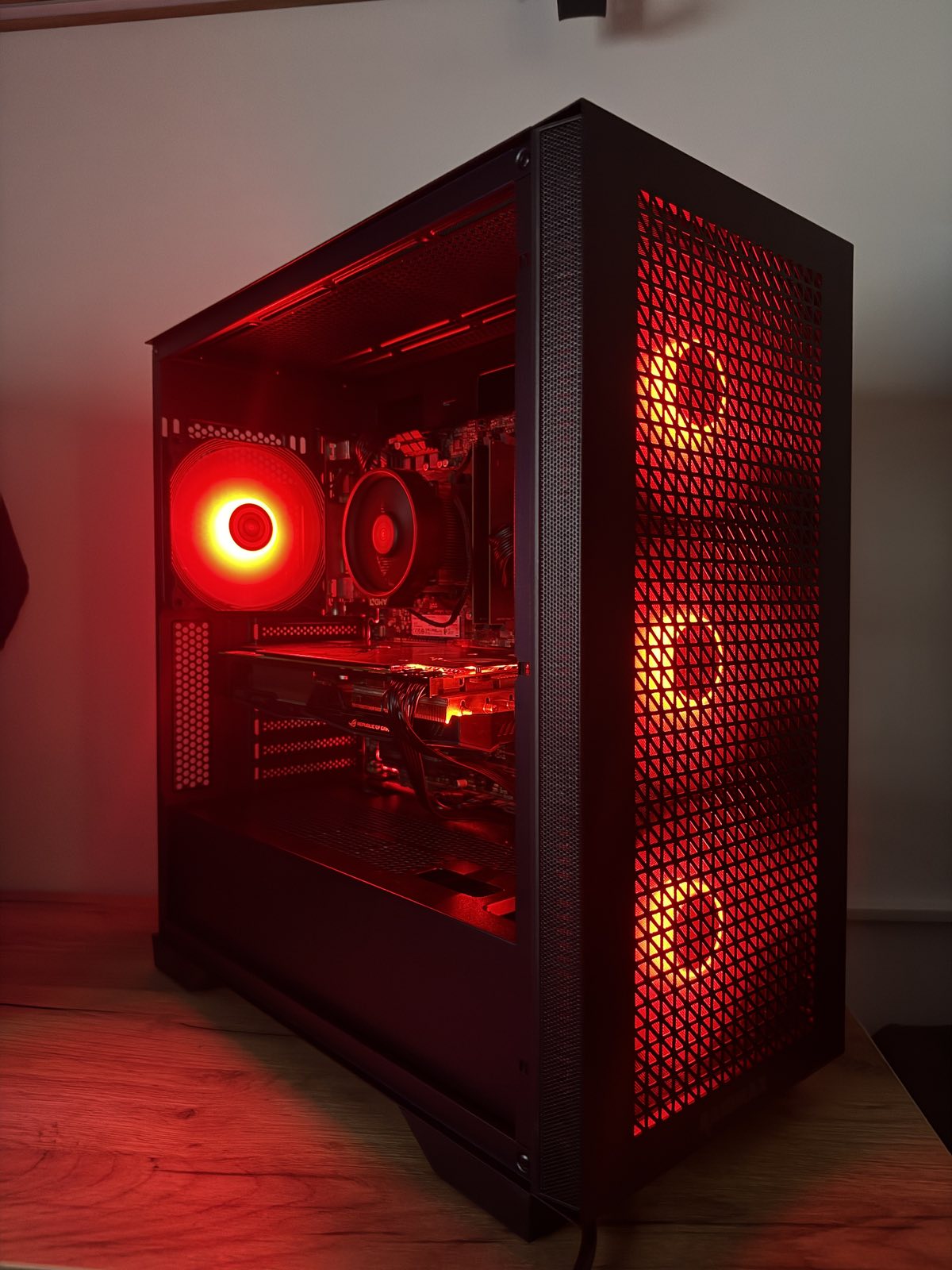 GAMING PC AMD Ryzen 2600x/RX Vega 64 8GB/ 16GB DDR4/1tb nvme SSD - slika 1