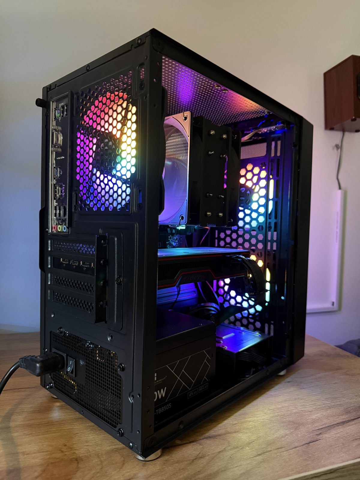 Gaming računar Ryzen 5 7500F / RX 6700 XT 12GB / DDR5 6000MHz / 1TB NVMe – Garancija - slika 8