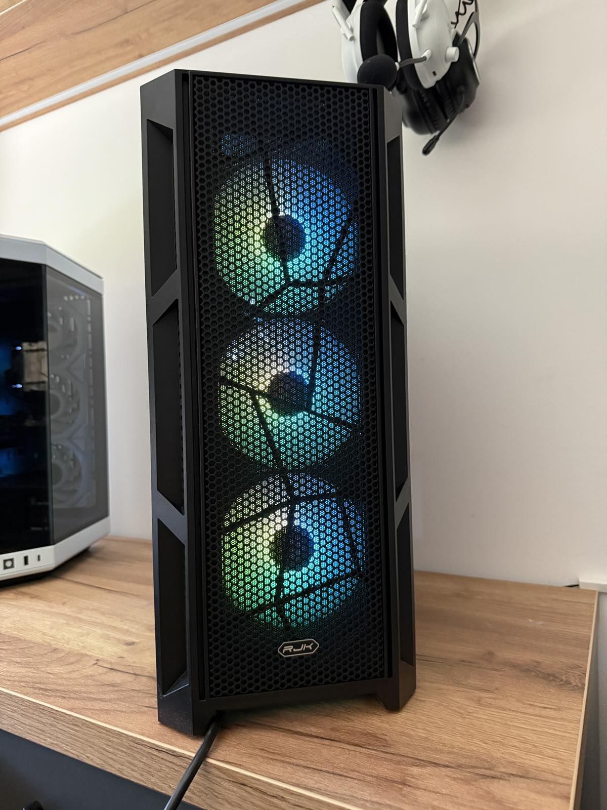 GAMING PC Ryzen 5 5500/RX 6600 XT 8GB/ 16GB DDR4/1TB Nvme - slika 4