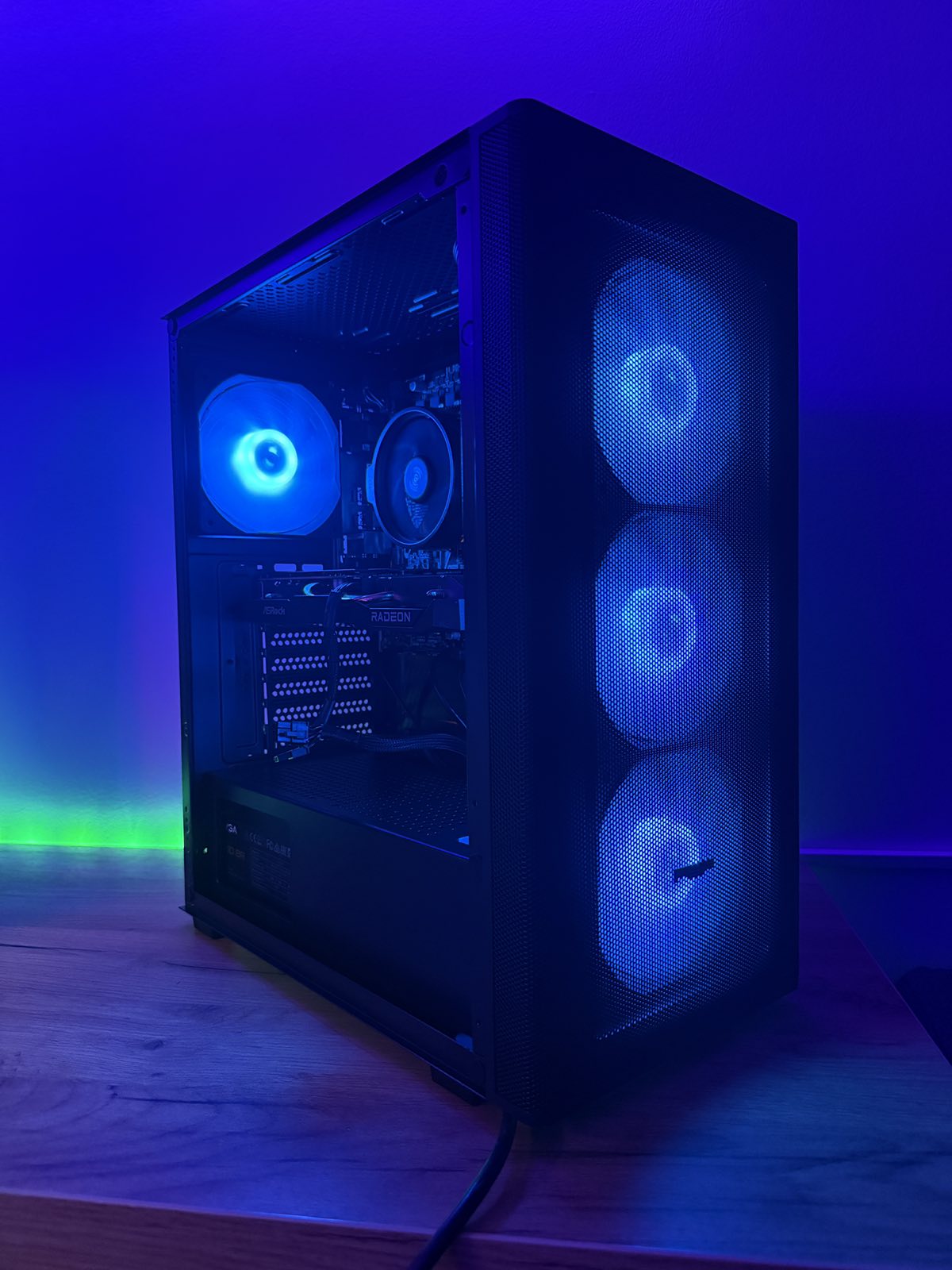 GAMING PC AMD Ryzen 3600/RX 6600 8GB/ 16GB DDR4/1tb nvme SSD - slika 1