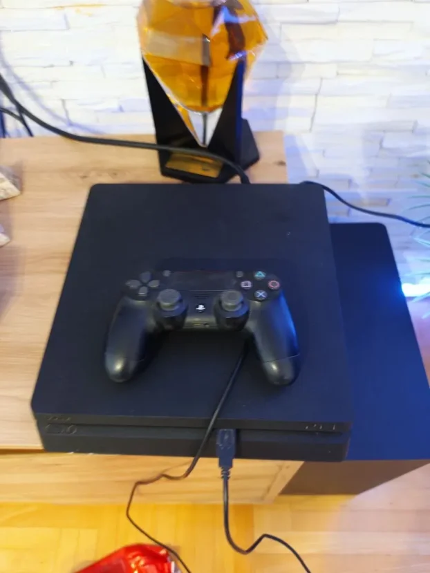 Sony Playstation 4 Slim 1TB PS4 Cipovan - slika 1