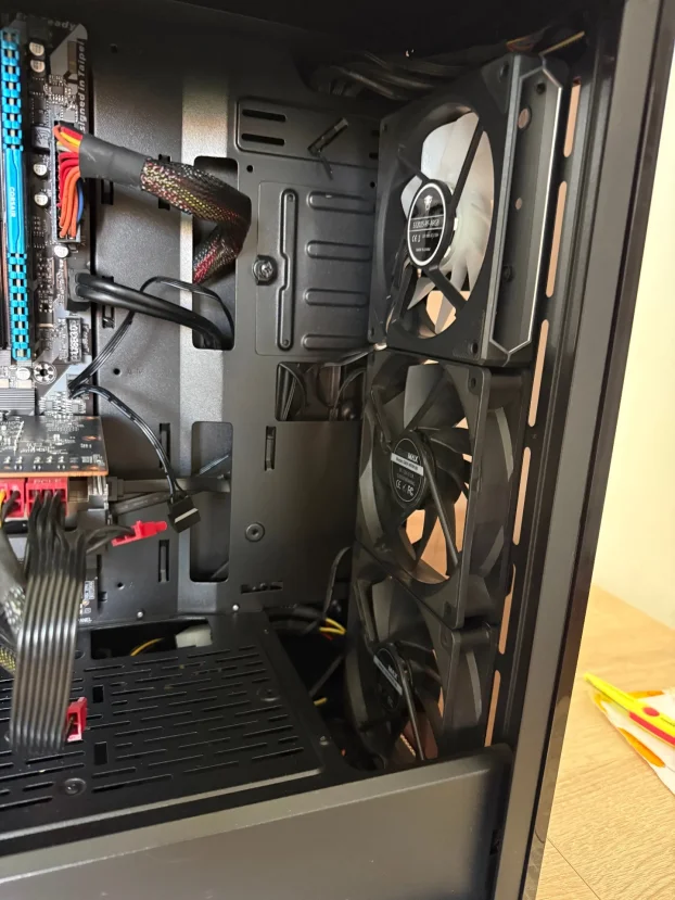 Gaming PC AMD RX 6700 10GB 24gb DDR4 RAM I5 8400 Z370 - slika 4