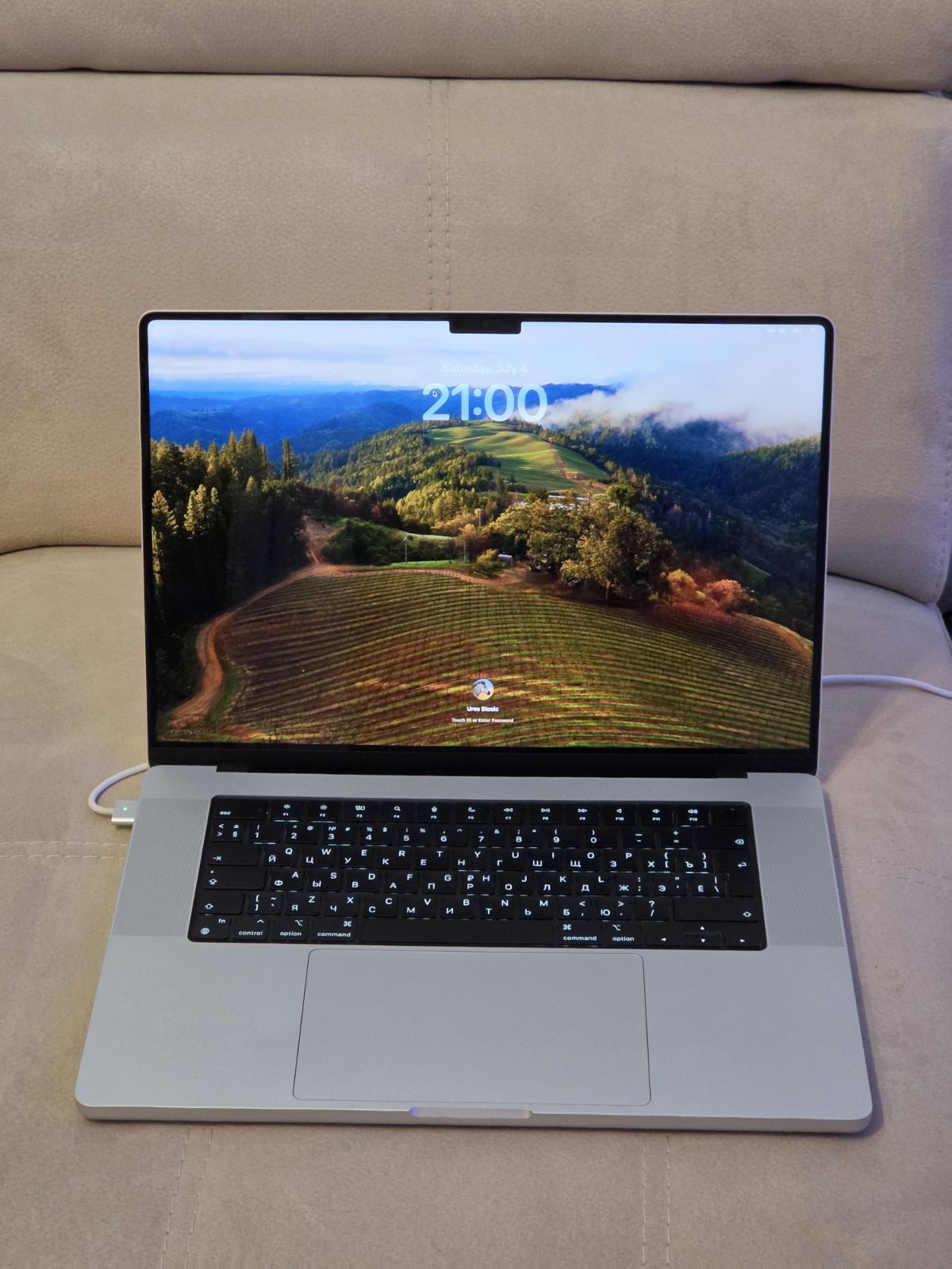 MacBook M3 Pro 16" 18GB / 512gb (33 ciklusa)  PERFEKTAN - slika 1