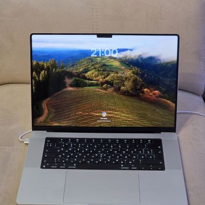 MacBook M3 Pro 16" 18GB / 512gb (33 ciklusa)  PERFEKTAN - Polovni laptop