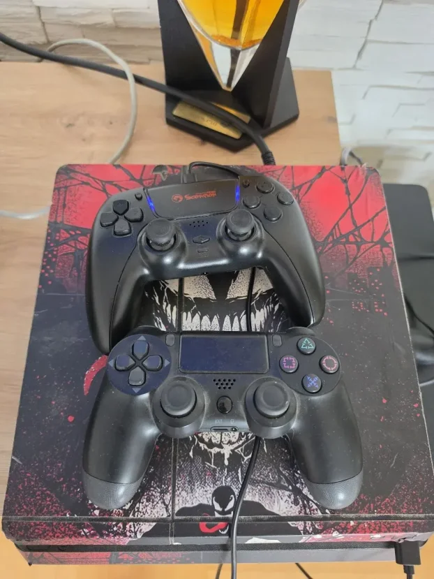 Sony PlayStation 4 Fat 500GB 2x Dzojstika - slika 2